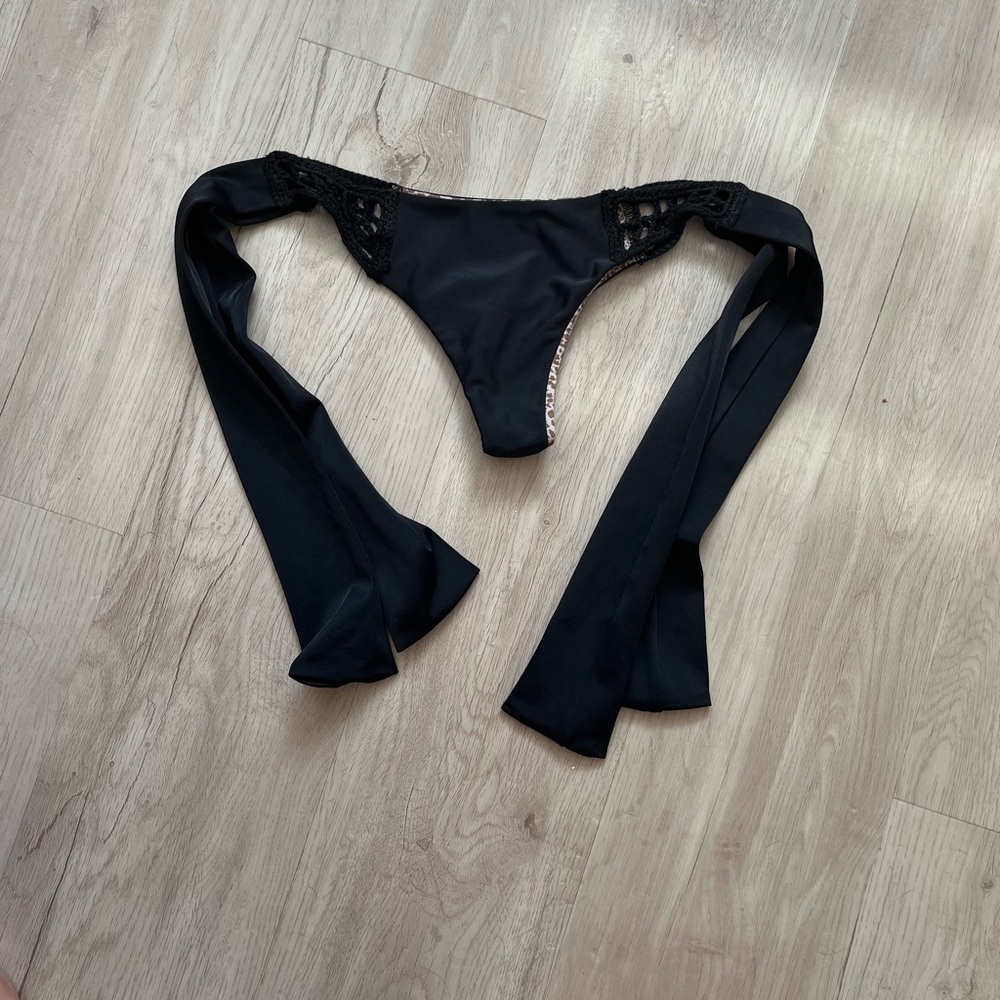 Acacia anini bottoms